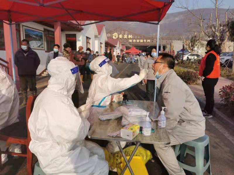 1648019047680438.jpg 重機公司志愿者服務地方疫情監(jiān)測2.jpg