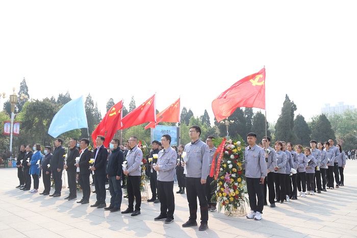 1682572640246235.jpg 緬懷鞠躬1.1.jpg